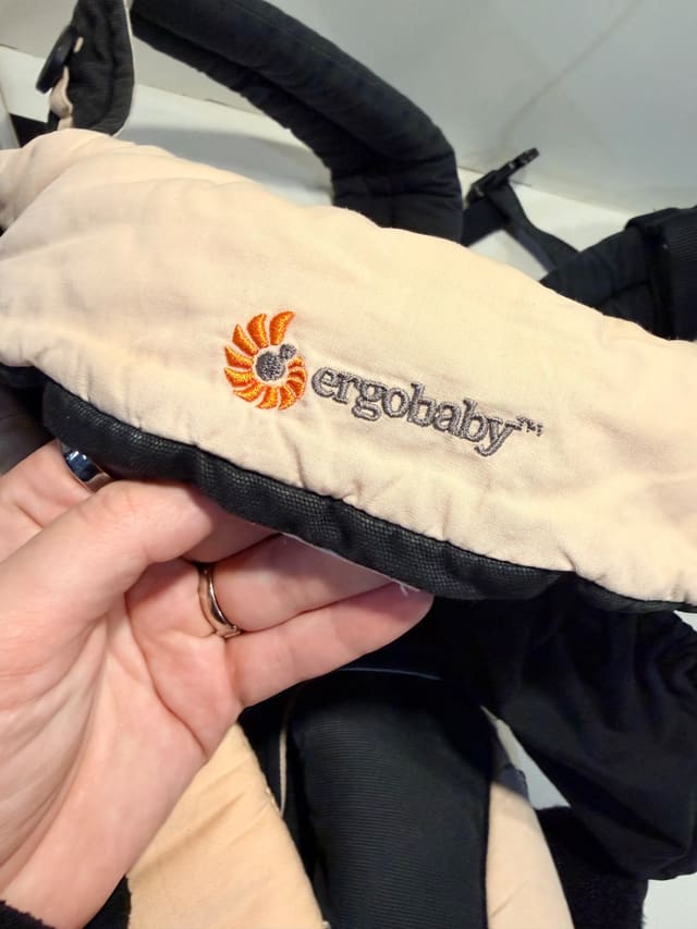 слинг Эргорюкзак Ergobaby 360 с вкладышем для новорождённых — £35 (вместо £350)
